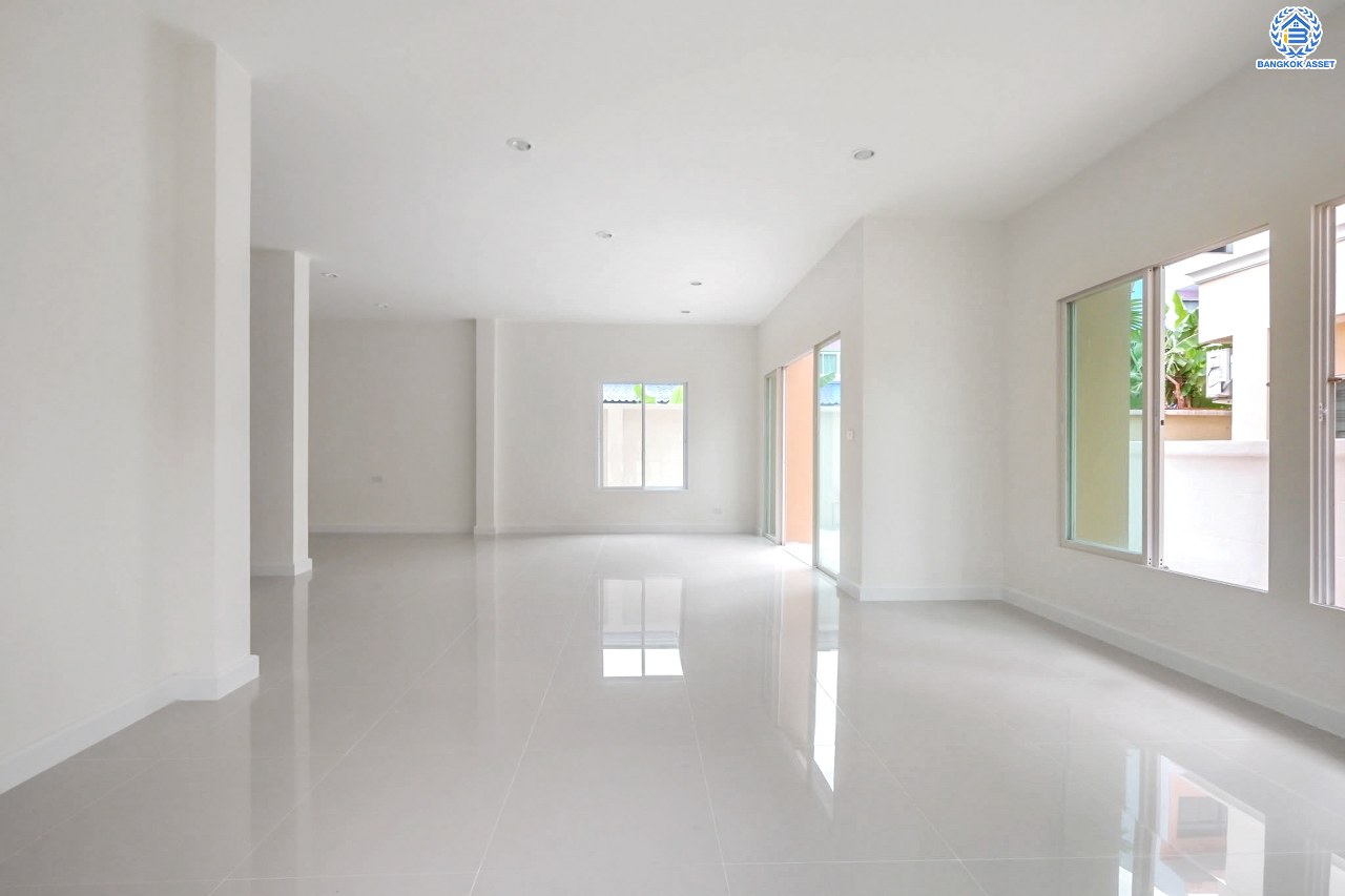 บ้านมือสองตกแต่งใหม่ โครงการ ธารา ราชพฤกษ์-ปิ่นเกล้า บ้านสวย พร้อมอยู่ เนื้อที่ 61.4 ตร.ว. ฟังก์ชัน 3 ห้องนอน 3 ห้องน้ำ จอดรถได้ 2 คัน บนทำเลเชื่อมต่อถนนกาญจนาภิเษก ใกล้รถไฟฟ้าสายสีแดง "สถานีตลิ่งชัน" และจุดขึ้นทางด่วน "ศรีรัช" รายล้อมด้วยสิ่งอำนวยความสะดวกครบครัน